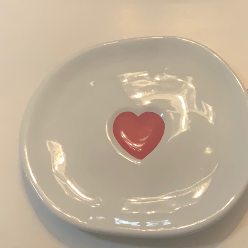 This is a set of four brand new Valentine plates with a heart in the center.